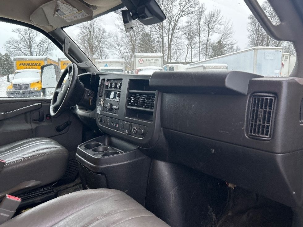 Light Duty Box Truck-Light and Medium Duty Trucks-GMC-2019-Savana G33903-Chicopee-MA-87,818\n\t\tmiles-$ 23,750 - Image 17