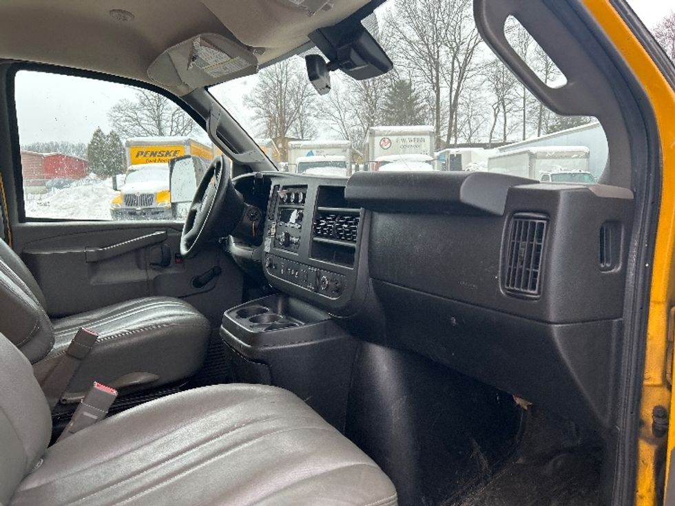 Light Duty Box Truck-Light and Medium Duty Trucks-GMC-2019-Savana G33903-Chicopee-MA-87,818\n\t\tmiles-$ 23,750 - Image 18