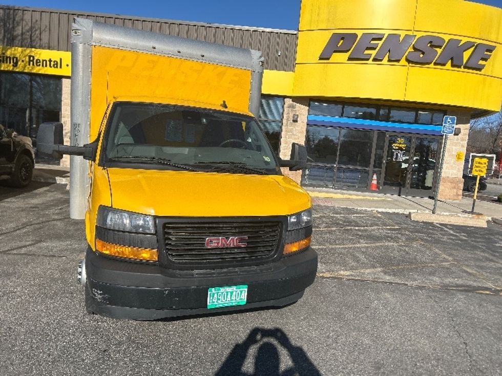 Light Duty Box Truck-Light and Medium Duty Trucks-GMC-2019-Savana G33903-Chicopee-MA-87,818\n\t\tmiles-$ 23,750 - Image 2