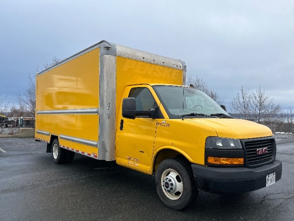 Light Duty Box Truck-Light and Medium Duty Trucks-GMC-2019-Savana G33903-Dartmouth-NS-176,178\n\t\tkm-$ 29,750 - Image 1