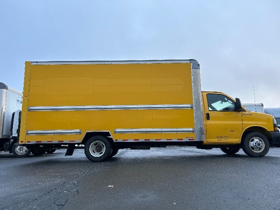 Light Duty Box Truck-Light and Medium Duty Trucks-GMC-2019-Savana G33903-Dartmouth-NS-176,178\n\t\tkm-$ 29,750 - Image 15