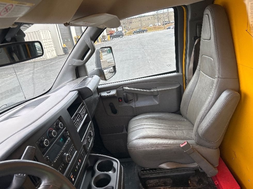Light Duty Box Truck-Light and Medium Duty Trucks-GMC-2019-Savana G33903-Dartmouth-NS-176,178\n\t\tkm-$ 29,750 - Image 19