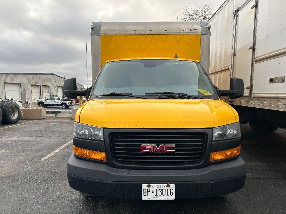 Light Duty Box Truck-Light and Medium Duty Trucks-GMC-2019-Savana G33903-Dartmouth-NS-176,178\n\t\tkm-$ 29,750 - Image 2