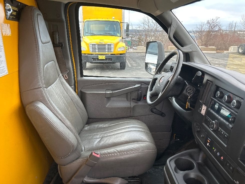 Light Duty Box Truck-Light and Medium Duty Trucks-GMC-2019-Savana G33903-Dartmouth-NS-176,178\n\t\tkm-$ 29,750 - Image 22