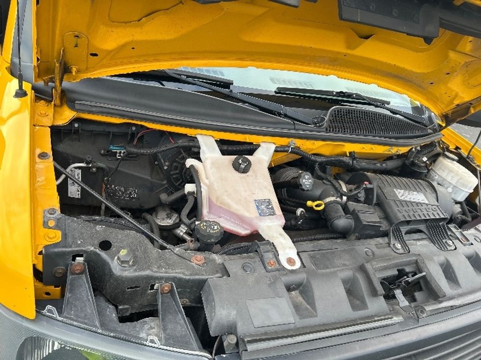 Light Duty Box Truck-Light and Medium Duty Trucks-GMC-2019-Savana G33903-Dartmouth-NS-176,178\n\t\tkm-$ 29,750 - Image 23