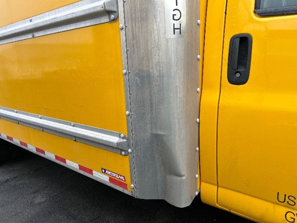 Light Duty Box Truck-Light and Medium Duty Trucks-GMC-2019-Savana G33903-Dartmouth-NS-176,178\n\t\tkm-$ 29,750 - Image 26