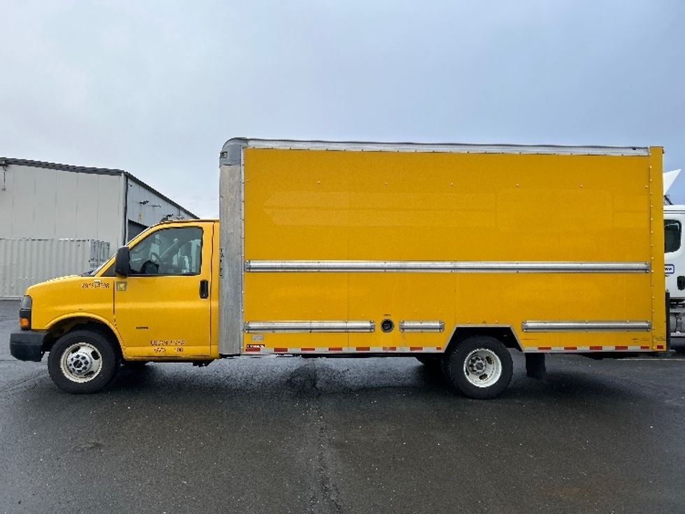 Light Duty Box Truck-Light and Medium Duty Trucks-GMC-2019-Savana G33903-Dartmouth-NS-176,178\n\t\tkm-$ 29,750 - Image 4