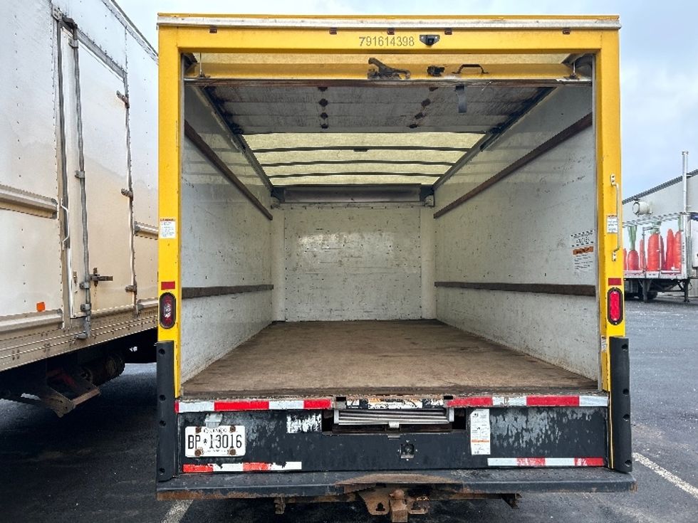 Light Duty Box Truck-Light and Medium Duty Trucks-GMC-2019-Savana G33903-Dartmouth-NS-176,178\n\t\tkm-$ 29,750 - Image 9