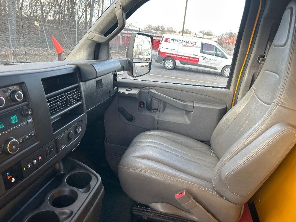 Light Duty Box Truck-Light and Medium Duty Trucks-GMC-2019-Savana G33903-East Chicago-IN-79,806\n\t\tmiles-$ 27,250 - Image 19