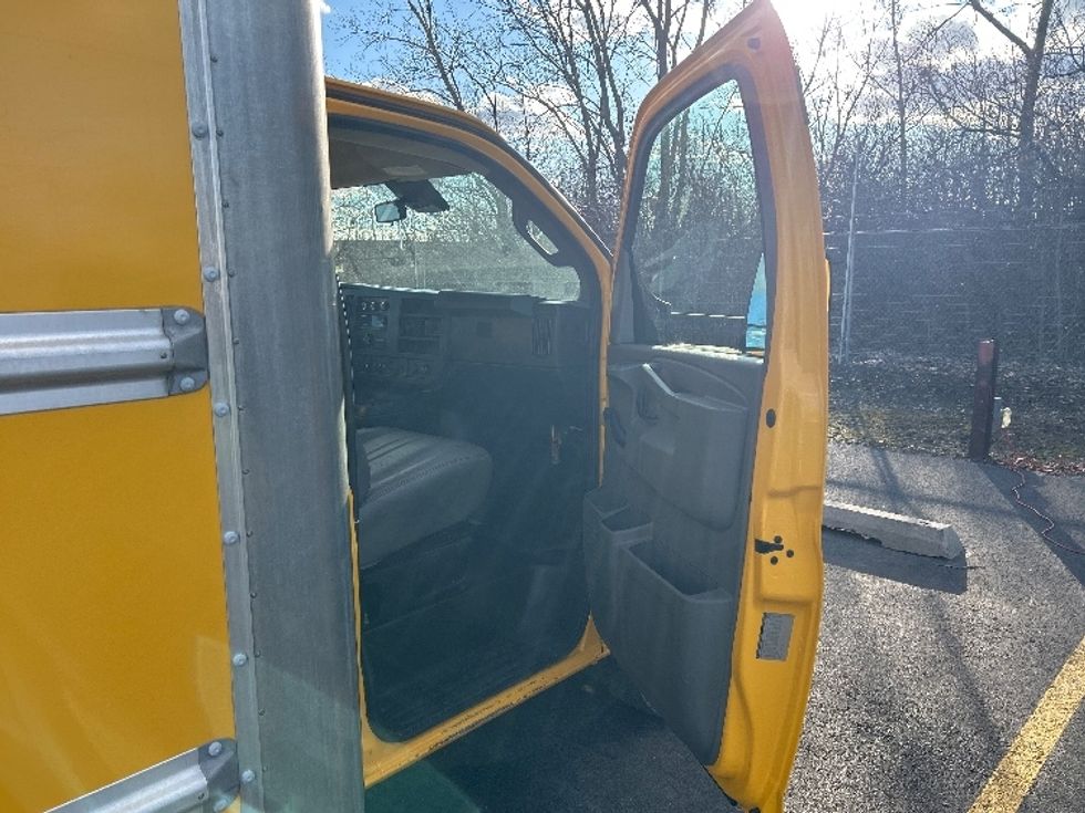 Light Duty Box Truck-Light and Medium Duty Trucks-GMC-2019-Savana G33903-East Chicago-IN-79,806\n\t\tmiles-$ 27,250 - Image 20