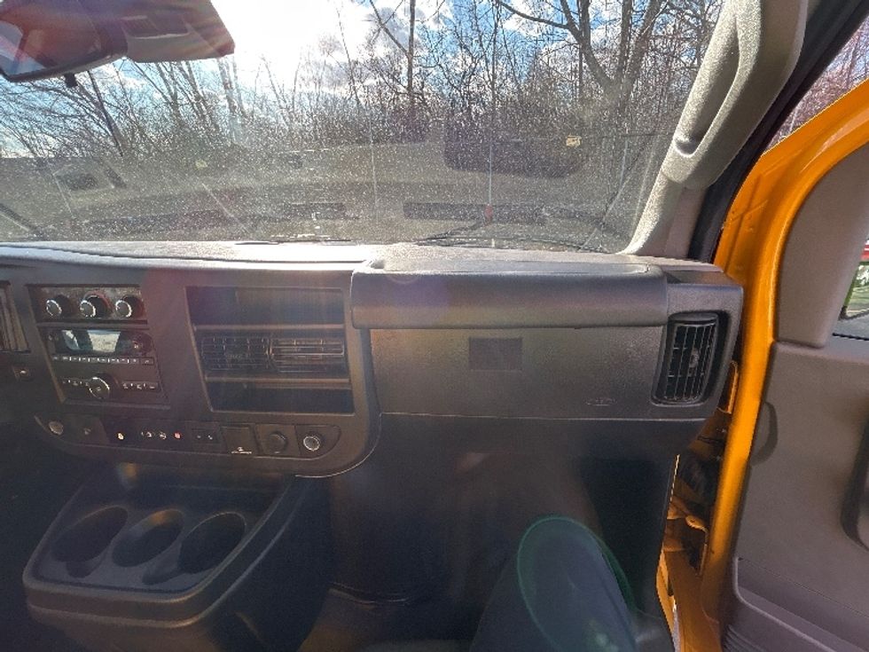 Light Duty Box Truck-Light and Medium Duty Trucks-GMC-2019-Savana G33903-East Chicago-IN-79,806\n\t\tmiles-$ 27,250 - Image 21