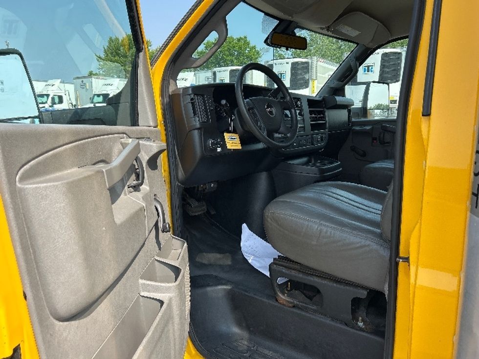 Light Duty Box Truck-Light and Medium Duty Trucks-GMC-2019-Savana G33903-East Chicago-IN-83,744\n\t\tmiles-$ 24,000 - Image 16