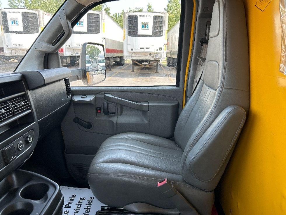 Light Duty Box Truck-Light and Medium Duty Trucks-GMC-2019-Savana G33903-East Chicago-IN-83,744\n\t\tmiles-$ 24,000 - Image 19