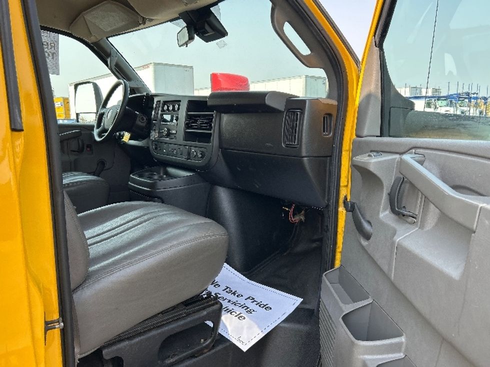 Light Duty Box Truck-Light and Medium Duty Trucks-GMC-2019-Savana G33903-East Chicago-IN-83,744\n\t\tmiles-$ 24,000 - Image 20