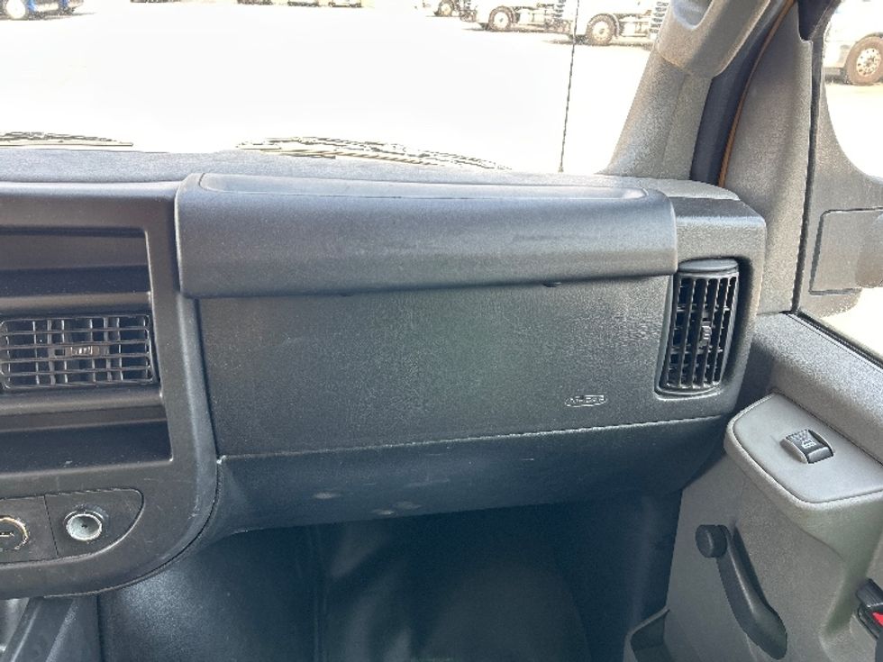 Light Duty Box Truck-Light and Medium Duty Trucks-GMC-2019-Savana G33903-East Chicago-IN-83,744\n\t\tmiles-$ 24,000 - Image 21