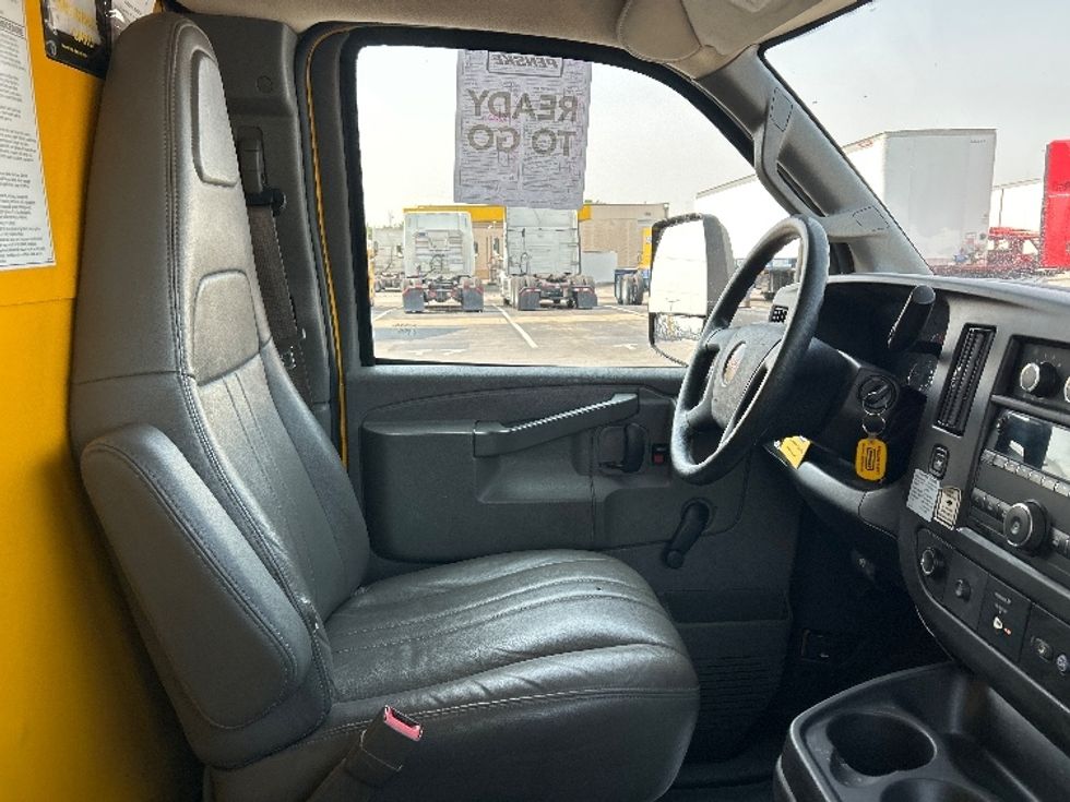 Light Duty Box Truck-Light and Medium Duty Trucks-GMC-2019-Savana G33903-East Chicago-IN-83,744\n\t\tmiles-$ 24,000 - Image 22
