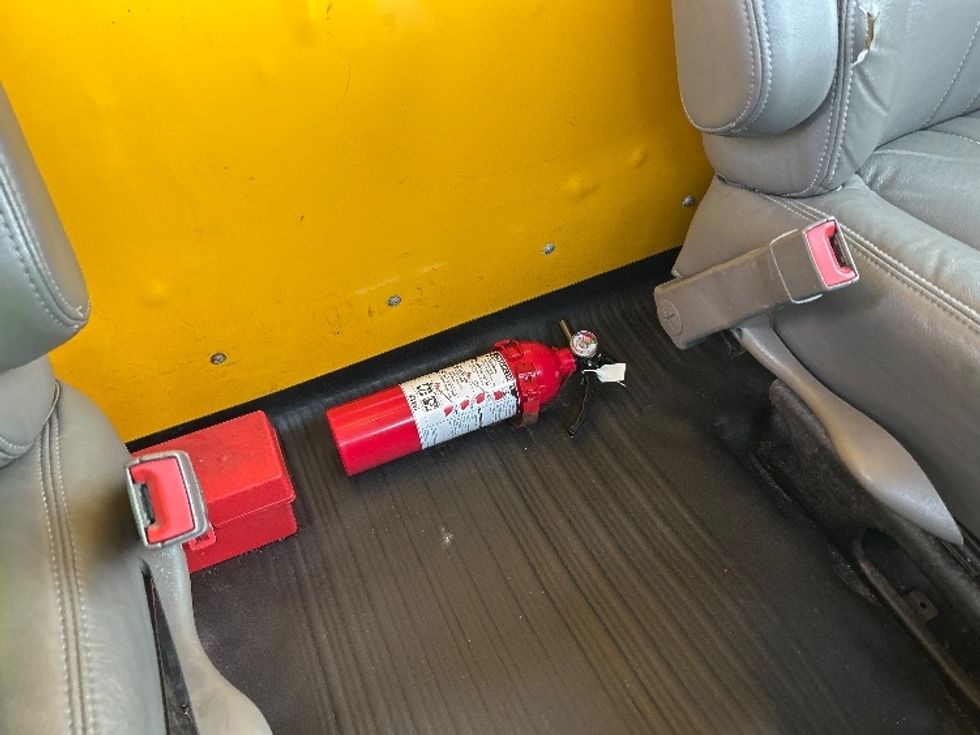 Light Duty Box Truck-Light and Medium Duty Trucks-GMC-2019-Savana G33903-East Chicago-IN-83,744\n\t\tmiles-$ 24,000 - Image 26