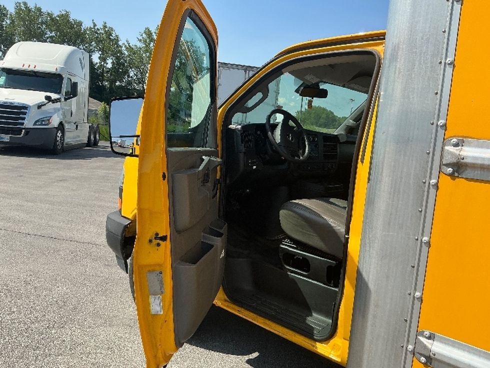 Light Duty Box Truck-Light and Medium Duty Trucks-GMC-2019-Savana G33903-East Chicago-IN-86,515\n\t\tmiles-$ 23,750 - Image 15