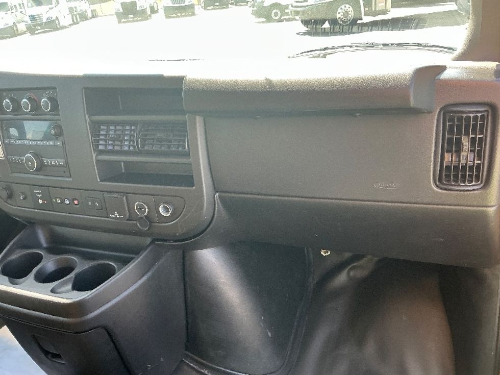 Light Duty Box Truck-Light and Medium Duty Trucks-GMC-2019-Savana G33903-East Chicago-IN-86,515\n\t\tmiles-$ 23,750 - Image 18