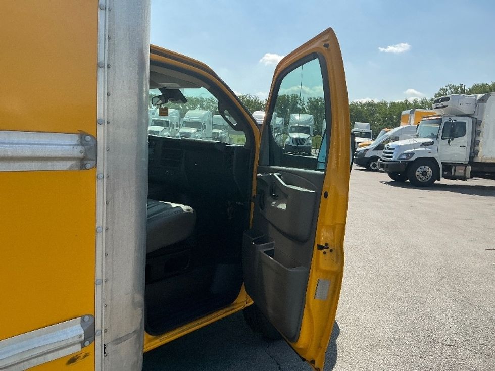 Light Duty Box Truck-Light and Medium Duty Trucks-GMC-2019-Savana G33903-East Chicago-IN-86,515\n\t\tmiles-$ 23,750 - Image 20