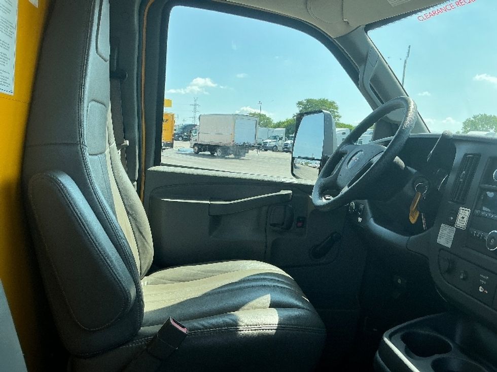 Light Duty Box Truck-Light and Medium Duty Trucks-GMC-2019-Savana G33903-East Chicago-IN-86,515\n\t\tmiles-$ 23,750 - Image 21