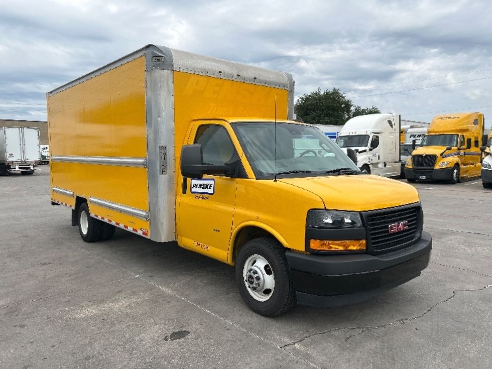 Light Duty Box Truck-Light and Medium Duty Trucks-GMC-2019-Savana G33903-Garland-TX-118,702\n\t\tmiles-$ 20,250 - Image 1