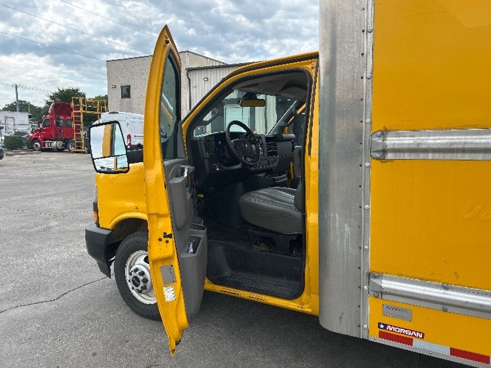Light Duty Box Truck-Light and Medium Duty Trucks-GMC-2019-Savana G33903-Garland-TX-118,702\n\t\tmiles-$ 20,250 - Image 16