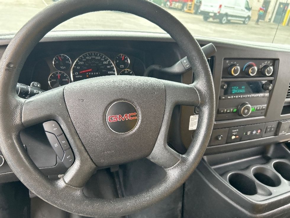 Light Duty Box Truck-Light and Medium Duty Trucks-GMC-2019-Savana G33903-Garland-TX-118,702\n\t\tmiles-$ 20,250 - Image 17