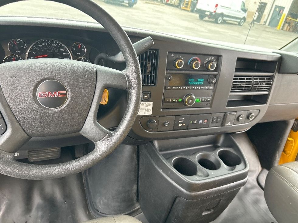 Light Duty Box Truck-Light and Medium Duty Trucks-GMC-2019-Savana G33903-Garland-TX-118,702\n\t\tmiles-$ 20,250 - Image 18