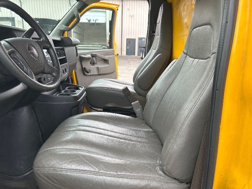 Light Duty Box Truck-Light and Medium Duty Trucks-GMC-2019-Savana G33903-Garland-TX-118,702\n\t\tmiles-$ 20,250 - Image 19