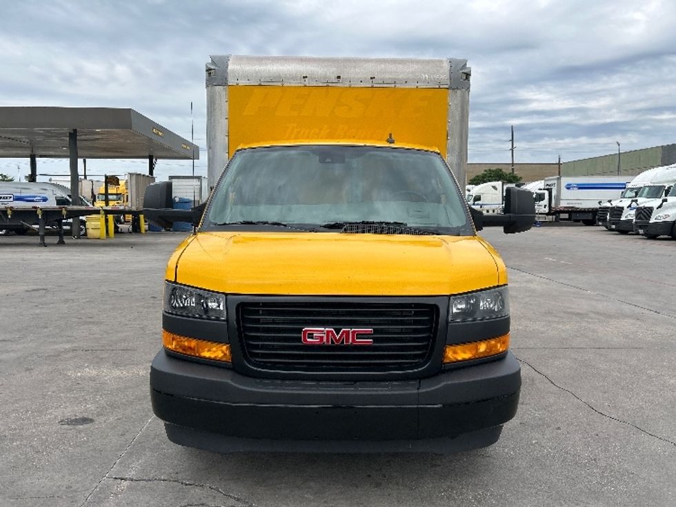 Light Duty Box Truck-Light and Medium Duty Trucks-GMC-2019-Savana G33903-Garland-TX-118,702\n\t\tmiles-$ 20,250 - Image 2