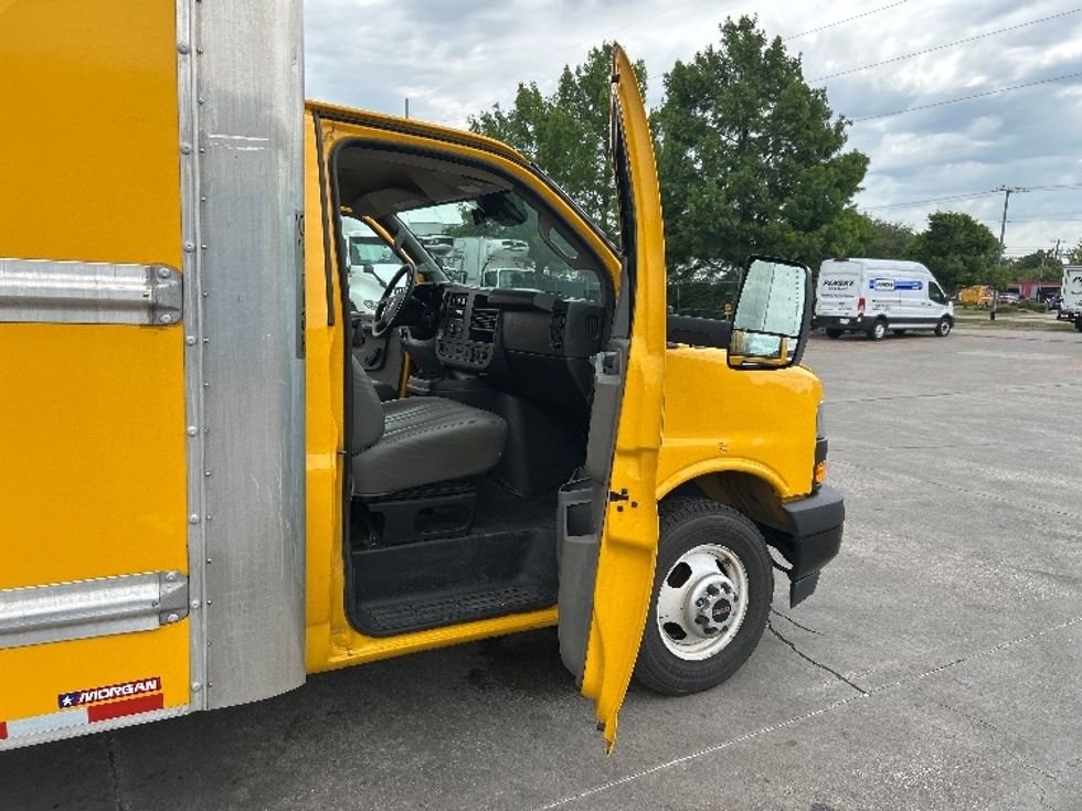 Light Duty Box Truck-Light and Medium Duty Trucks-GMC-2019-Savana G33903-Garland-TX-118,702\n\t\tmiles-$ 20,250 - Image 20