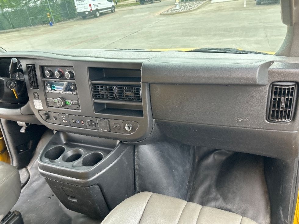 Light Duty Box Truck-Light and Medium Duty Trucks-GMC-2019-Savana G33903-Garland-TX-118,702\n\t\tmiles-$ 20,250 - Image 21