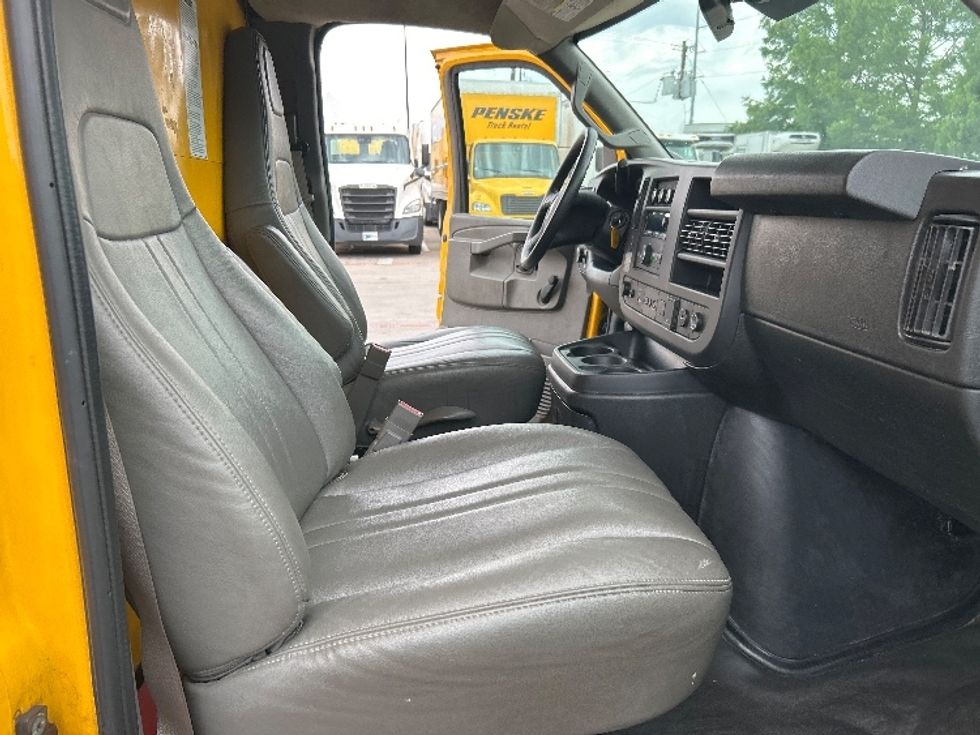 Light Duty Box Truck-Light and Medium Duty Trucks-GMC-2019-Savana G33903-Garland-TX-118,702\n\t\tmiles-$ 20,250 - Image 22