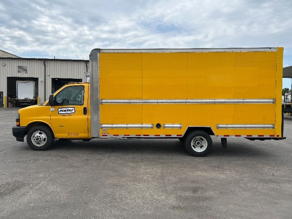 Light Duty Box Truck-Light and Medium Duty Trucks-GMC-2019-Savana G33903-Garland-TX-118,702\n\t\tmiles-$ 20,250 - Image 4