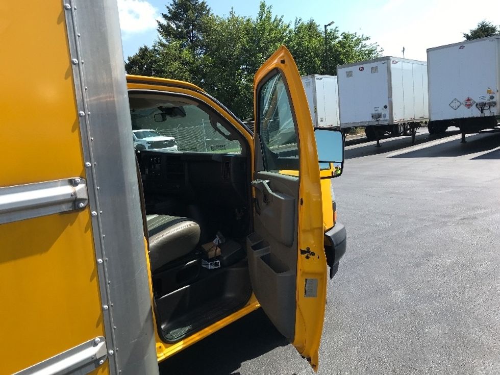 Light Duty Box Truck-Light and Medium Duty Trucks-GMC-2019-Savana G33903-Lancaster-PA-82,170\n\t\tmiles-$ 23,250 - Image 20