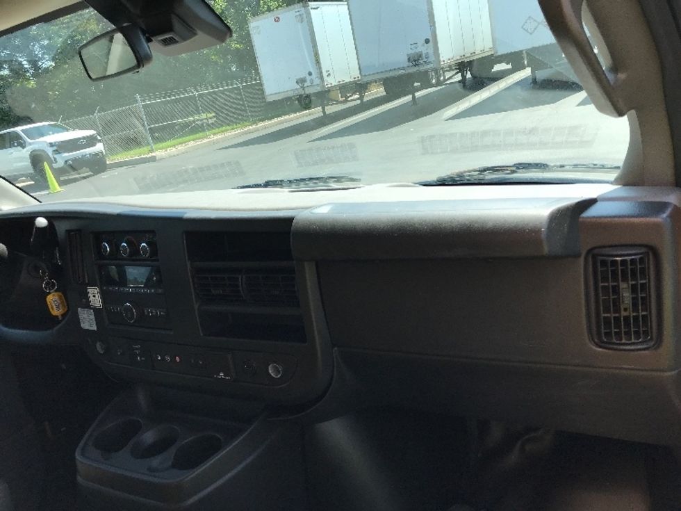 Light Duty Box Truck-Light and Medium Duty Trucks-GMC-2019-Savana G33903-Lancaster-PA-82,170\n\t\tmiles-$ 23,250 - Image 21