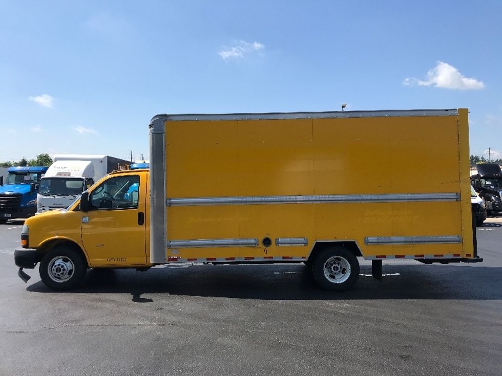 Light Duty Box Truck-Light and Medium Duty Trucks-GMC-2019-Savana G33903-Lancaster-PA-82,170\n\t\tmiles-$ 23,250 - Image 4