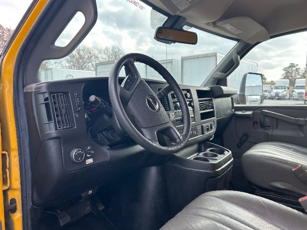 Light Duty Box Truck-Light and Medium Duty Trucks-GMC-2019-Savana G33903-Little Rock-AR-122,838\n\t\tmiles-$ 21,500 - Image 14