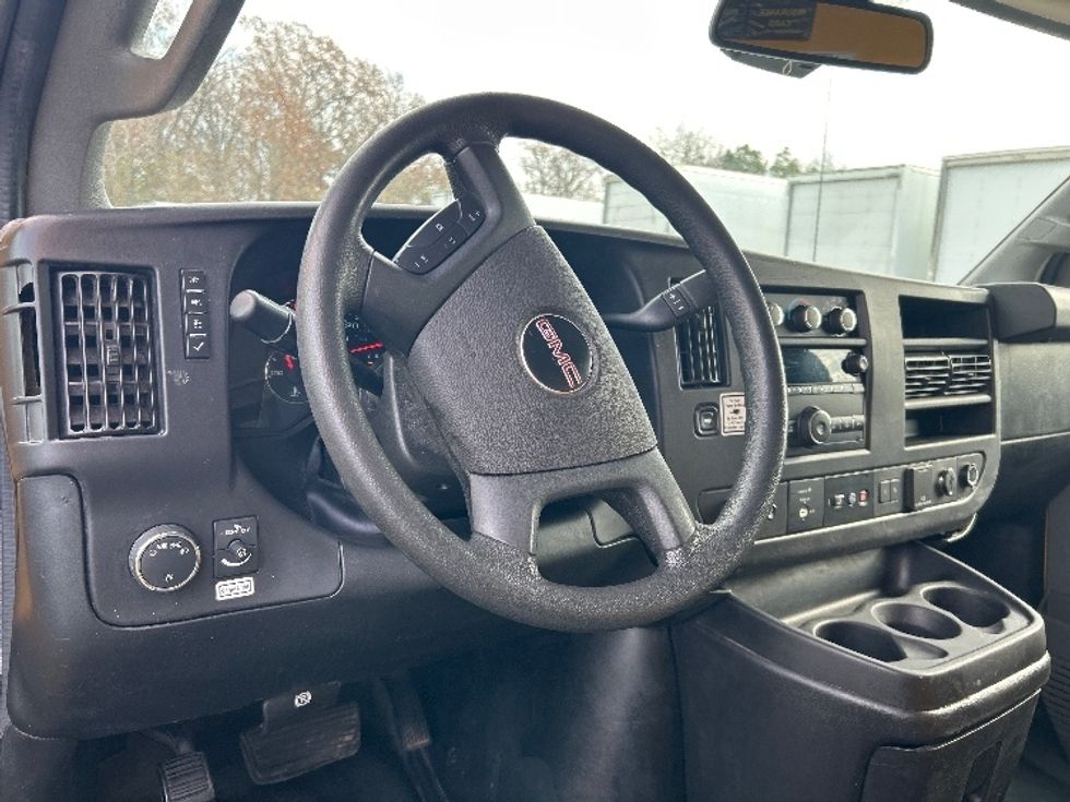 Light Duty Box Truck-Light and Medium Duty Trucks-GMC-2019-Savana G33903-Little Rock-AR-122,838\n\t\tmiles-$ 21,500 - Image 15