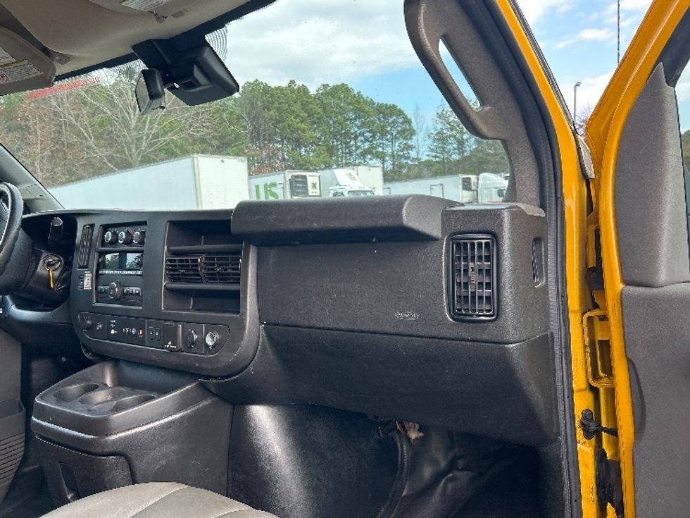 Light Duty Box Truck-Light and Medium Duty Trucks-GMC-2019-Savana G33903-Little Rock-AR-122,838\n\t\tmiles-$ 21,500 - Image 18