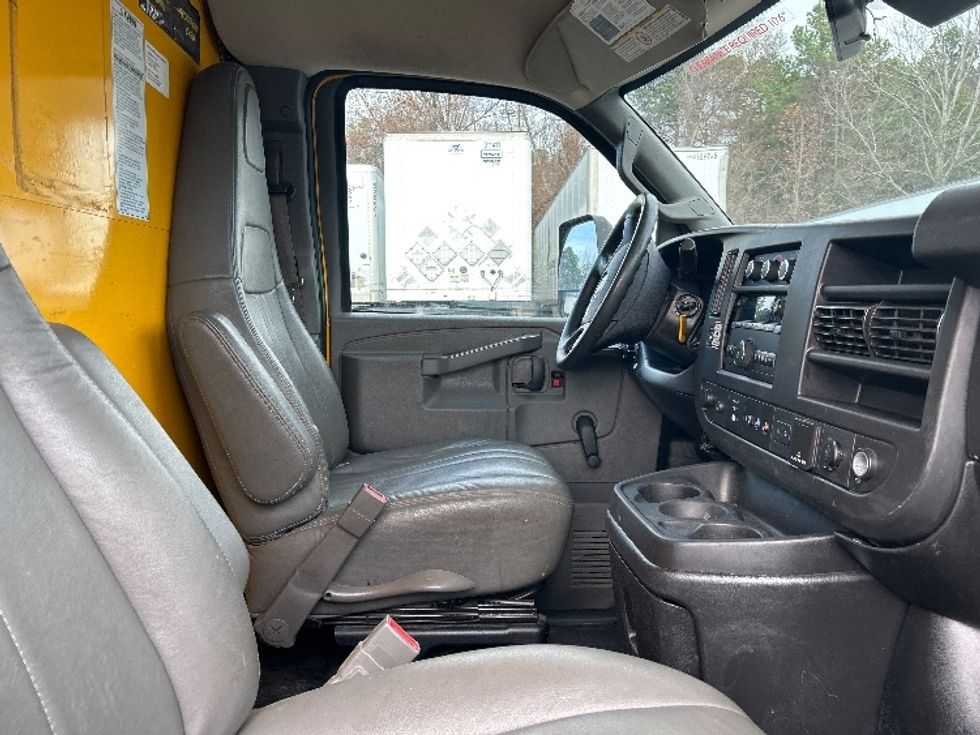 Light Duty Box Truck-Light and Medium Duty Trucks-GMC-2019-Savana G33903-Little Rock-AR-122,838\n\t\tmiles-$ 21,500 - Image 19