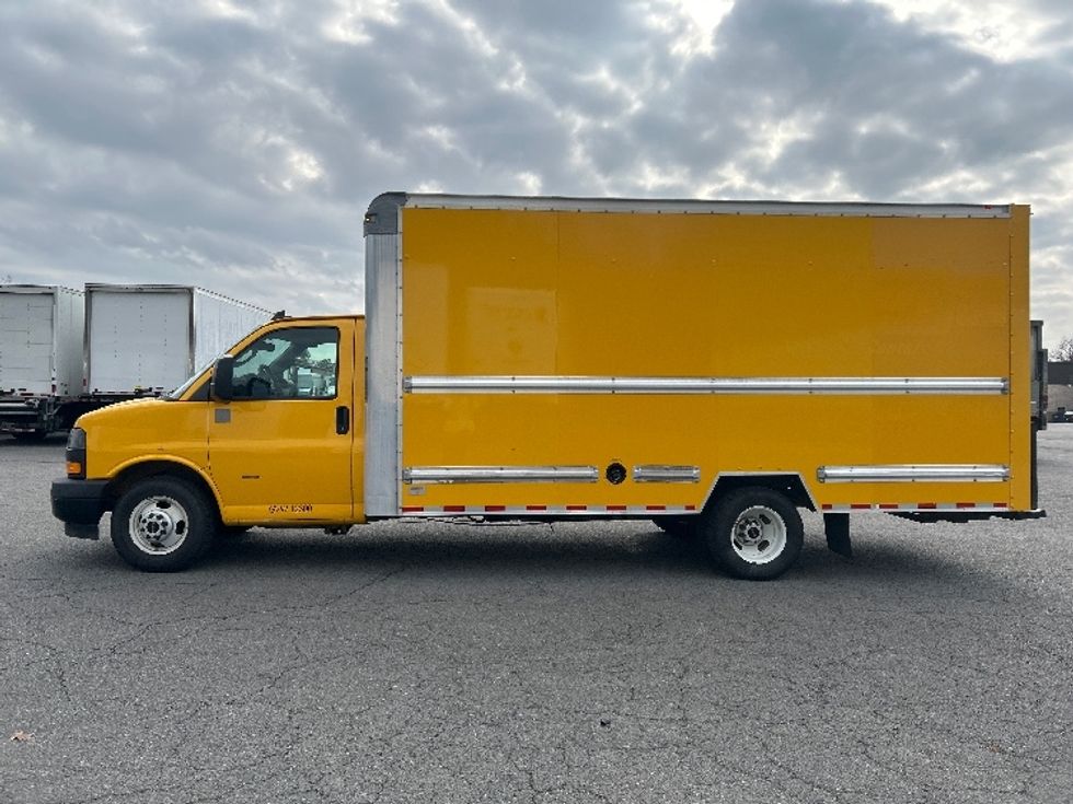 Light Duty Box Truck-Light and Medium Duty Trucks-GMC-2019-Savana G33903-Little Rock-AR-122,838\n\t\tmiles-$ 21,500 - Image 4