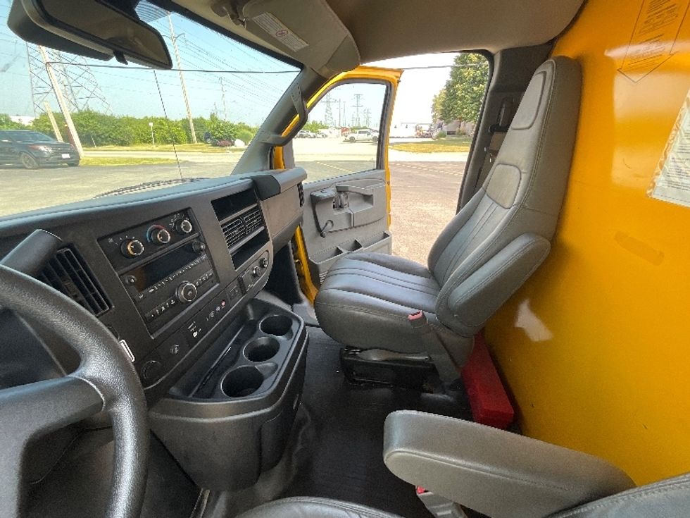 Light Duty Box Truck-Light and Medium Duty Trucks-GMC-2019-Savana G33903-London-ON-201,091\n\t\tkm-$ 24,500 - Image 18