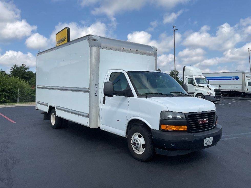 Light Duty Box Truck-Light and Medium Duty Trucks-GMC-2019-Savana G33903-Milwaukee-WI-85,846\n\t\tmiles-$ 28,250 - Image 1