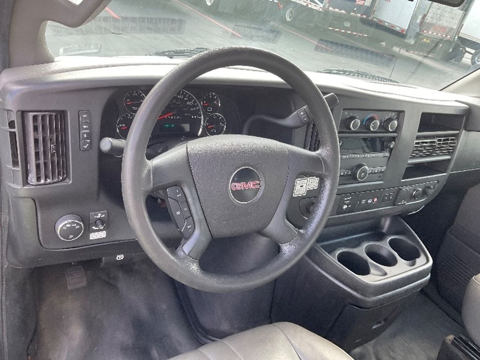 Light Duty Box Truck-Light and Medium Duty Trucks-GMC-2019-Savana G33903-Milwaukee-WI-85,846\n\t\tmiles-$ 28,250 - Image 17