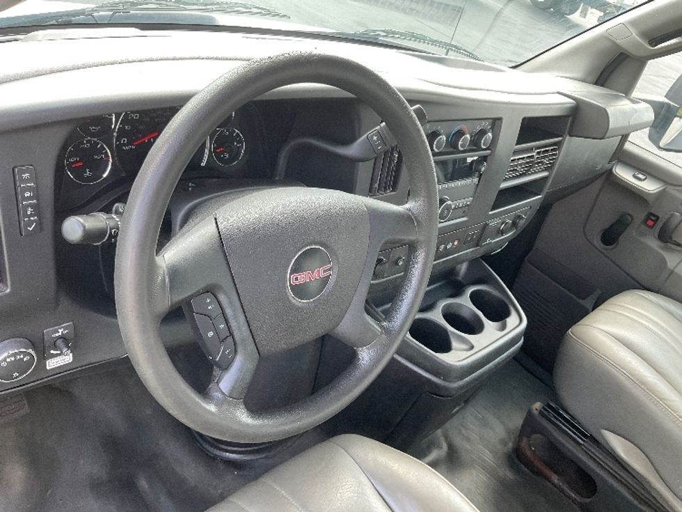 Light Duty Box Truck-Light and Medium Duty Trucks-GMC-2019-Savana G33903-Milwaukee-WI-85,846\n\t\tmiles-$ 28,250 - Image 18