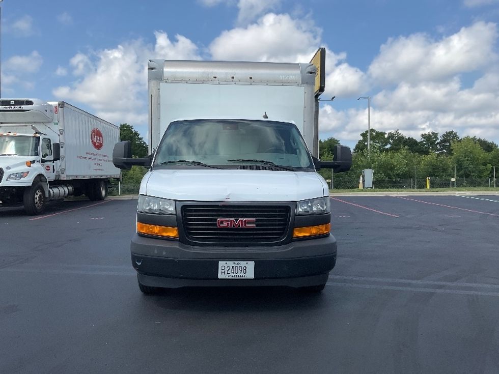 Light Duty Box Truck-Light and Medium Duty Trucks-GMC-2019-Savana G33903-Milwaukee-WI-85,846\n\t\tmiles-$ 28,250 - Image 2