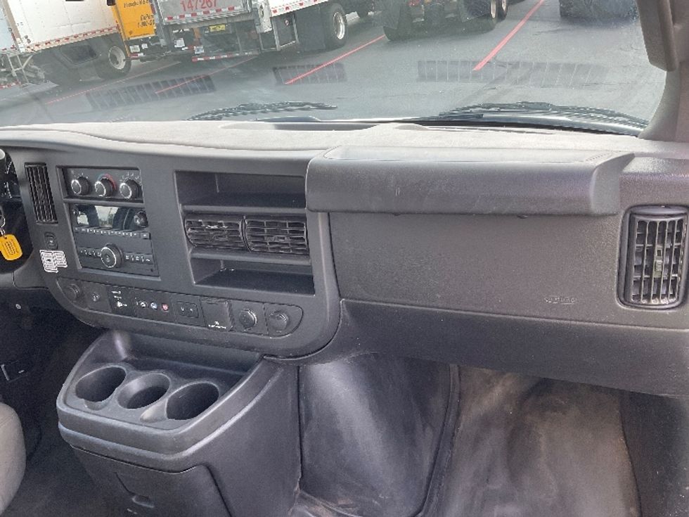 Light Duty Box Truck-Light and Medium Duty Trucks-GMC-2019-Savana G33903-Milwaukee-WI-85,846\n\t\tmiles-$ 28,250 - Image 21