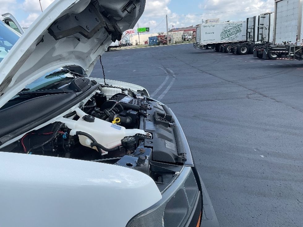 Light Duty Box Truck-Light and Medium Duty Trucks-GMC-2019-Savana G33903-Milwaukee-WI-85,846\n\t\tmiles-$ 28,250 - Image 23